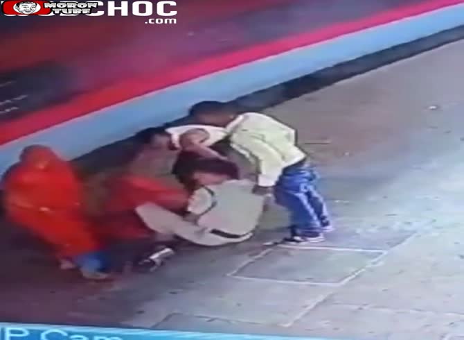 Video :Police officer saves woman from train